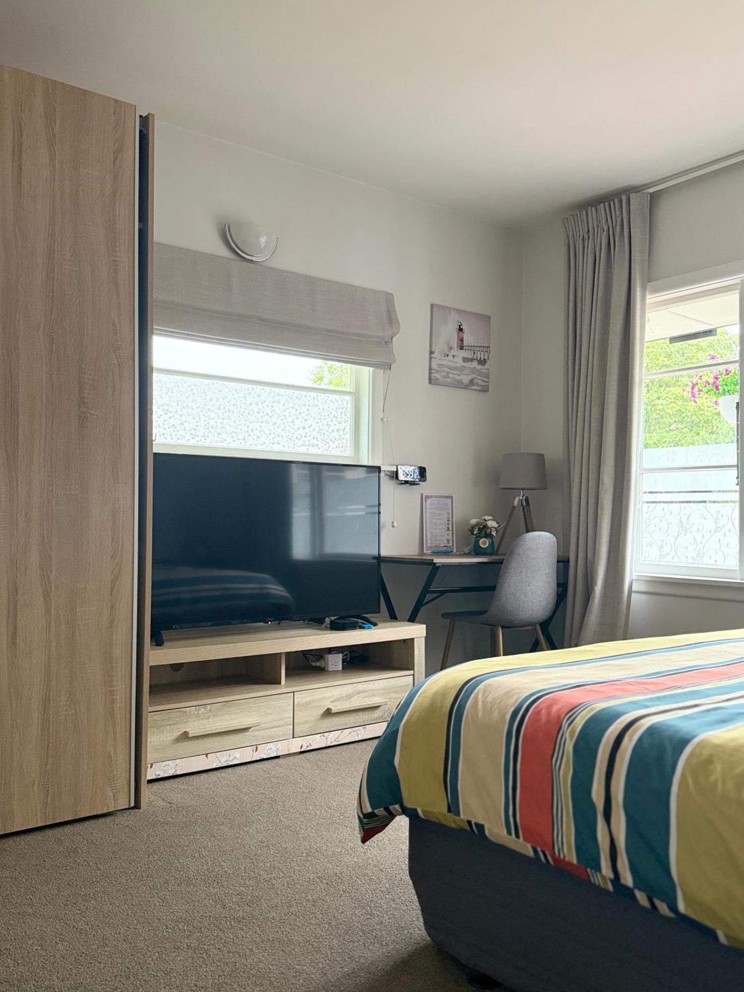 Cozy And Sunny Room Near City To Seapath Christchurch Kültér fotó